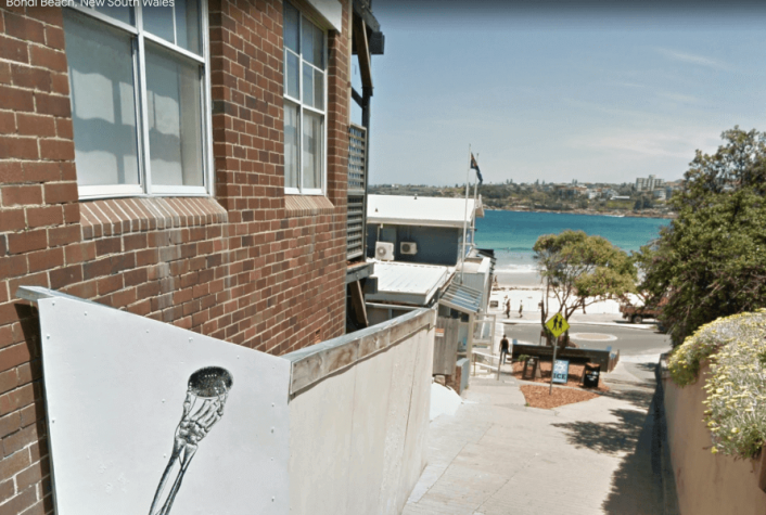 A view of the ocean from the top of a laneway